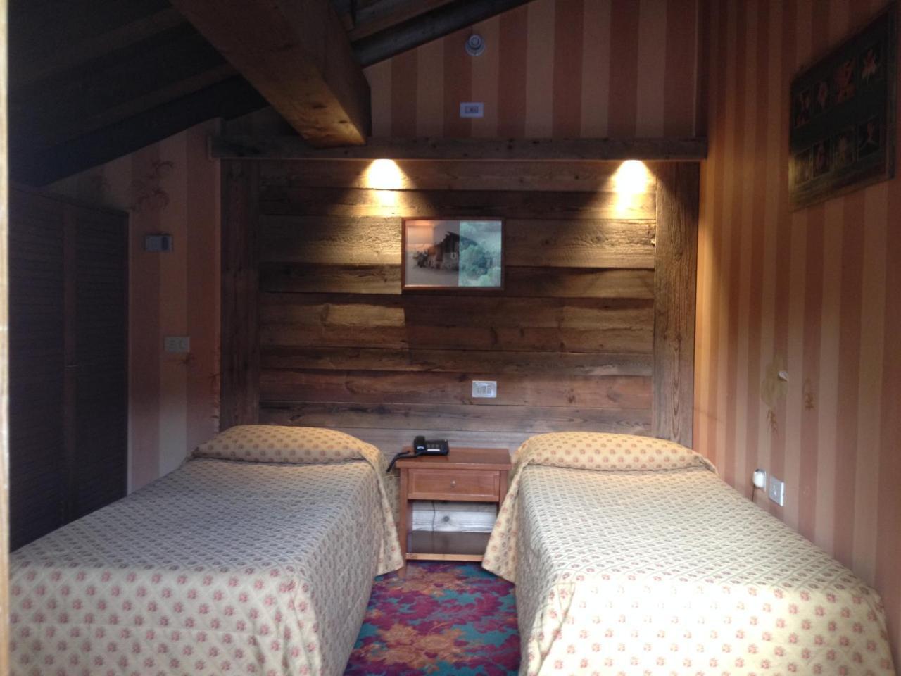 Standard Family Room,753072257:JPEG